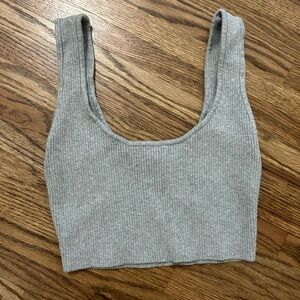 Scoopneck knit grey cropped tank